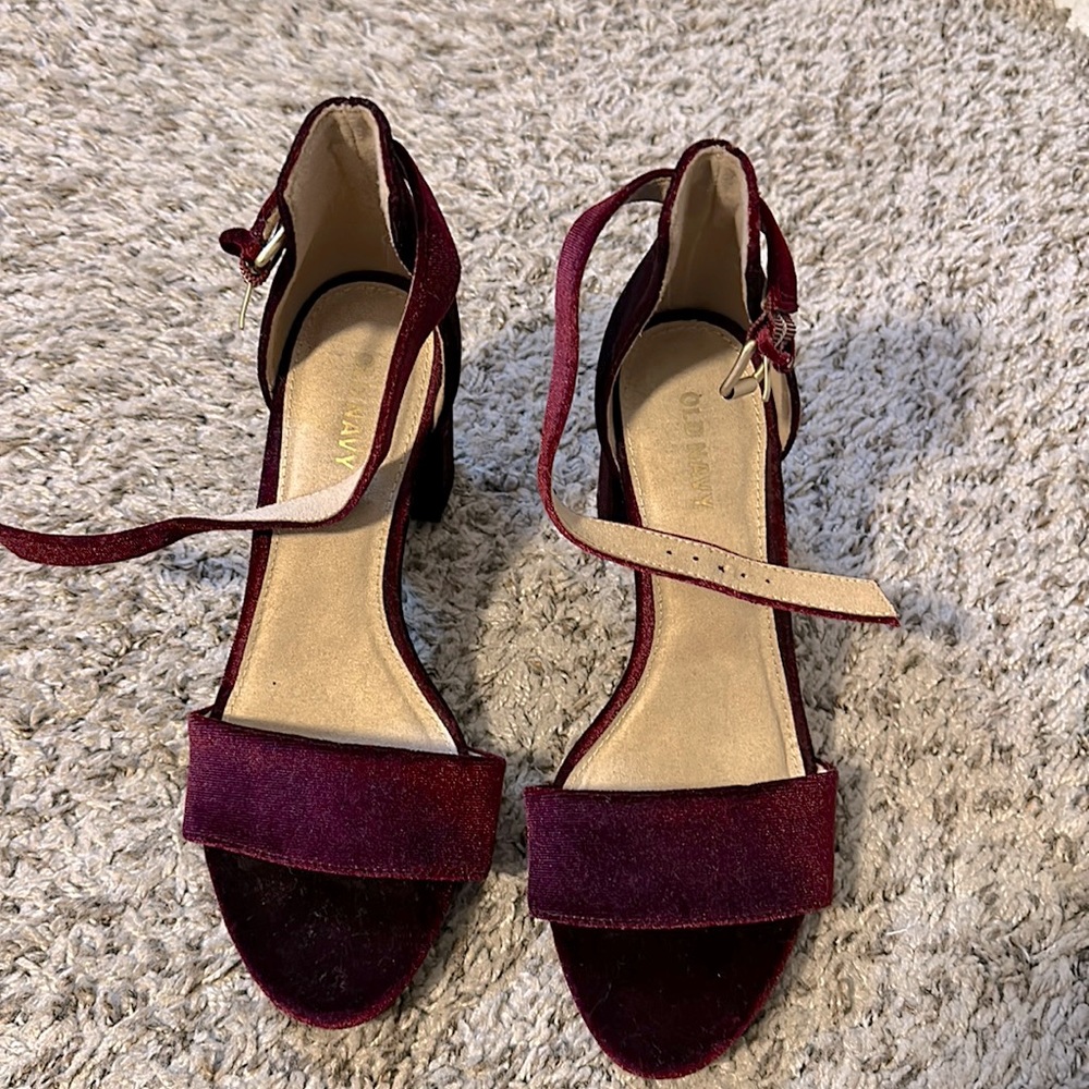 Old Navy block heels NWOT